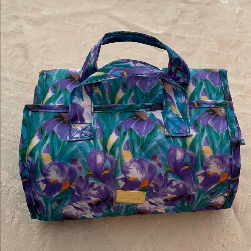 Pretty Iris travel case